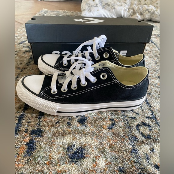 Converse Chuck Taylor All Star Low Top Sneakers Unisex: Men’s 4.5 / Women’s 6.5 - Picture 7 of 10